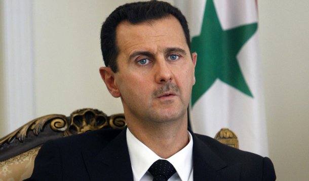 Presidente da Síria, Bashar Assad, decretou anistia a militantes contrários ao governo; medida se aplica aos que baixaram suas armas; Síria vive em crise desde 2011 e em estado de guerra permanente e as tropas governamentais combatem vários grupos terroristas e organizações militares, inclusive o Estado Islâmico e a Frente al-Nusra