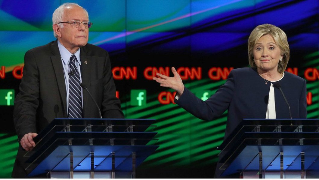 Abalada por uma série de derrotas, a pré-candidata democrata à Presidência dos Estados Unidos Hillary Clinton está testando uma nova linha de ataque contra seu adversário, Bernie Sanders, antes da primária do partido no Estado de Nova York: questionar com contundência suas credenciais e insinuar que ele carece de habilidade para implementar sua promessa de campanha de desmontar os grandes bancos