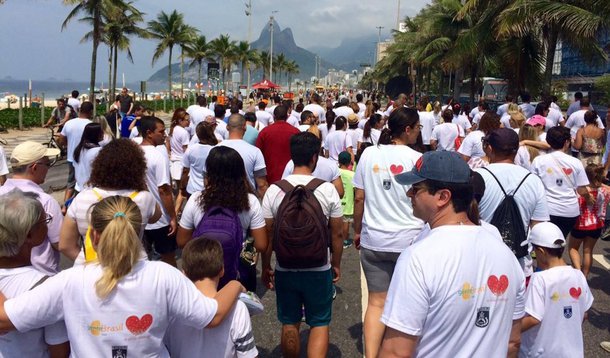 
A Caminhada pelo Fim de Todas as Formas de Violência Contra as Mulheres teve como principal objetivo passar para a população uma mensagem sobre a necessidade de dizer não a qualquer forma de violência, principalmente contra as mulheres; todos os meses, a Ouvidoria do MP-RJ recebe quase duas mil denúncias, sendo que 5% delas estão relacionadas à violência doméstica contra a mulher; citando o Mapa da Violência, a promotora Lúcia Iloizio lembrou que o Brasil ocupa a 5º posição em um ranking de 83 países, como um dos que mais praticam assassinatos contra as mulheres, à frente inclusive, de nações em guerra
