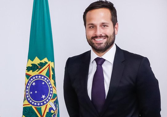 "Não se trata apenas de um diplomata que saiu do nada para o MinC. Trata-se de Marcelo Caleró, 4560, candidato a deputado federal pelo Rio de Janeiro em 2010, pelo PSDB", diz o jornalista Luís Nassif sobre as revelações do ex-ministro de Michel Temer que derrubaram Geddel Vieira Lima; "Bastará agora ir fervendo o caldeirão até virar o ano. Virando o ano, o TSE resolve a questão e a Câmara partirá para eleger um presidente pela via indireta"
