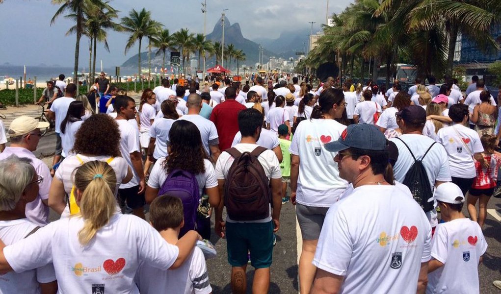 
A Caminhada pelo Fim de Todas as Formas de Violência Contra as Mulheres teve como principal objetivo passar para a população uma mensagem sobre a necessidade de dizer não a qualquer forma de violência, principalmente contra as mulheres; todos os meses, a Ouvidoria do MP-RJ recebe quase duas mil denúncias, sendo que 5% delas estão relacionadas à violência doméstica contra a mulher; citando o Mapa da Violência, a promotora Lúcia Iloizio lembrou que o Brasil ocupa a 5º posição em um ranking de 83 países, como um dos que mais praticam assassinatos contra as mulheres, à frente inclusive, de nações em guerra
