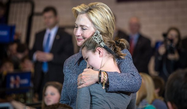  "Houve vezes, nesta última semana, nas quais a única coisa que queria fazer era me envolver com um bom livro e não sair mais de casa. Eu admito que, para mim, vir aqui nesta noite não foi a coisa mais fácil", disse Hillary aos participantes do jantar de gala da Children's Defense Fund, em Nova York