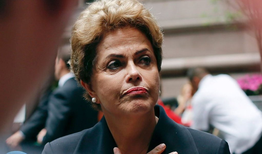 "Não é remota a hipótese de que Dilma Rousseff, sobre a qual não pesa nenhuma acusação – nem mesmo fajuta, quanto as que fazem a Lula – venha a ser sacrificada para que cessem as pressões sobre os 318 políticos incluídos dia 24 na estranhíssima lista da Odebrecht", diz Fernando Brito, do Tijolaço