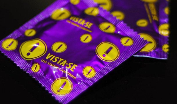 A Coordenadoria Especial da Diversidade Sexual da prefeitura do Rio lançou a campanha Vamos dar um Bang no HIV, estrelada pela cantora Anitta; a ação, que vai distribuir 300 mil preservativos masculinos e femininos e gel lubrificante, visa prevenir e conscientizar a população sobre as doenças sexualmente transmissíveis (DSTs), principalmente no carnaval