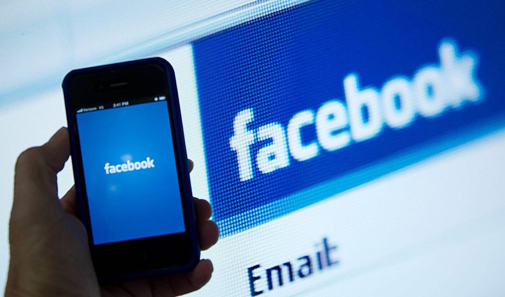 Índia adotou nesta segunda-feira, 8, novas regras para evitar que provedores de Internet tenham políticas de preço diferenciadas para acessar partes diferentes da rede, um revés para o plano do Facebook de oferecer um serviço limitado de Internet gratuita às massas; programa Free Basics proporciona serviços limitados de Internet em telefones celulares, além de acesso à sua rede social e a seus serviços de mensagem sem cobrança de taxa