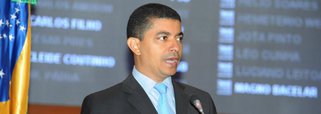 Segmentos do PSB/MA já começaram a debater a capital maranhense; durante todo o mês novembro, o movimento debateu internamente temas específicos da cidade; o objetivo é trançar diagnósticos gerais e por temas da real situação de São Luís, já declarada pelo presidente nacional do partido como prioridade na eleição de 2016; o nome do deputado estadual Bira do Pindaré, atualmente licenciado para exercer o cargo de secretário de Estado da Ciência, Tecnologia e Inovação do governo Flávio Dino, é preferência para disputar a capital
