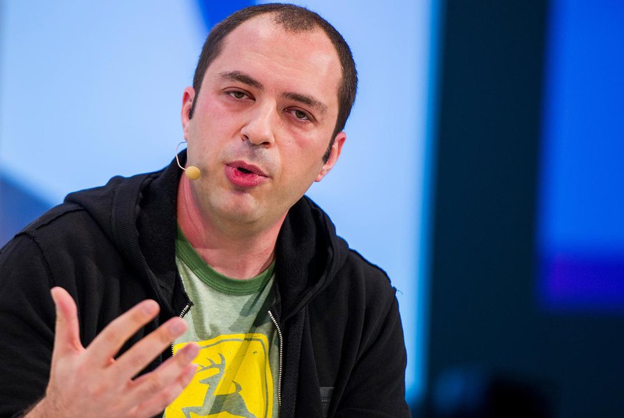 A Polícia Civil do Rio de Janeiro vai apurar se houve crime de obstrução da Justiça por parte do executivo-chefe do WhatsApp no Brasil, Jan Koum; o delegado Marcos Gomes, da 62ª Delegacia de Polícia, em Duque de Caxias, no Rio, disse que a medida está prevista na Lei de Organização Criminosa; de acordo com o delegado, já está em andamento na unidade investigação sobre a atuação de uma organização criminosa na cidade, motivo do pedido de interceptação das conversas no aplicativo