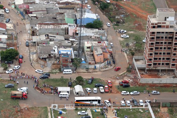 O temporal que atingiu Samambaia foi decorrente de nuvens cúmulo-nimbo (cumulosnimbus), caracterizadas por grande desenvolvimento vertical e associadas a fenômenos meteorológicos extremos, como tempestades volumosas, descargas elétricas e ventos fortes; segundo o Instituto Nacional de Meteorologia (Inmet), a formação foi resultado da combinação de altas temperaturas na atmosfera e a baixa umidade do ar; durante a quarta-feira (19), os termômetros marcaram 33,8 graus de temperatura máxima, e a umidade do ar ficou em 32%