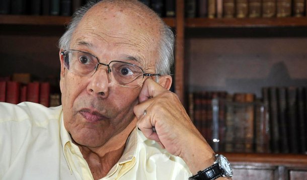 Jorge Batlle, político veterano e quarto membro de sua família de imigrantes catalães a se tornar presidente do Uruguai, morreu na segunda-feira, um dia antes de seu aniversário de 89 anos; ele morreu na clínica Sanatorio Americano de Montevidéu após uma cirurgia para tratar de um coágulo de sangue ocasionado por uma queda; líder centrista do Partido Colorado, de direita, Battle, buscou laços mais próximos e pactos de livre comércio com os Estados Unidos durante sua presidência entre 2000 e 2005, que também ficou marcada por uma das piores crises financeiras da história uruguaia