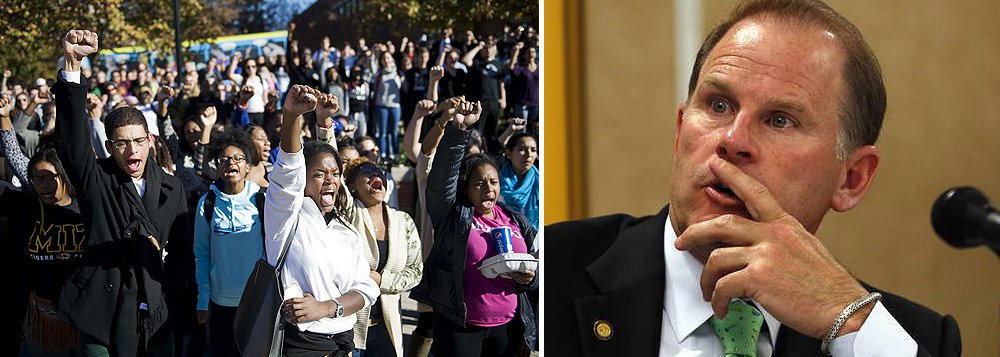 Reitor Timothy M. Wolfe, da Universidade do Missouri, renunciou ao cargo após ter sido acusado de negligência em casos de racismo e de manifestações de ódio racial no interior da instituição; caso ganhou repercussão mundial após o estudante  Jonathan Butler entrar em greve de fome pedindo a renúncia do reitor e os  jogadores do time de futebol americano da universidade se recusarem a entrar em campo enquanto ele permanecesse à frente do cargo; Wolfe assumiu ter "total responsabilidade por essa frustração e pela inação" com que os casos de racismo foram tratados pela instituição