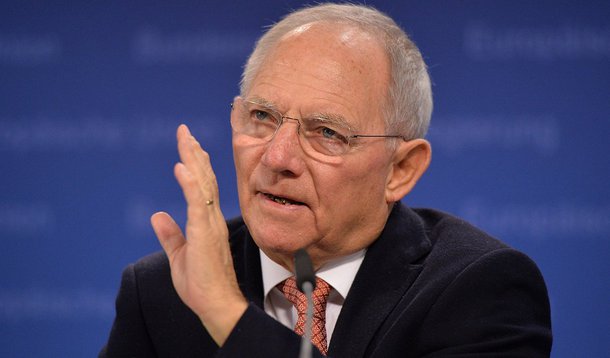 O ministro das Finanças da Alemanha, Wolfgang Schaeuble, disse que a Europa lida com fluxo recorde de pessoas que fogem da guerra e da pobreza no Oriente Médio, África e outros lugares; "Nós precisamos limitar o fluxo para a Europa", disse o ministro em uma entrevista à emissora alemã ZDF