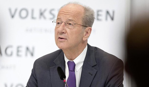 Presidente do Conselho de Supervisão do grupo Volkswagen, Hans Dieter Pötsch, disse que não há provas, até agora, que possam sugerir que os altos níveis de gestão da companhia estejam envolvidos no escândalo mundial de emissões de poluentes; segundo ele, não existe "nenhuma prova de que os membros do Conselho de Supervisão ou os membros do Conselho de Administração estejam implicados"
