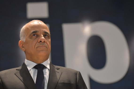 Para Jessé Souza, a atual crise política é induzida por uma seleta elite econômica que busca – por meio da compra de outras elites, de parte dos políticos e da mídia – demonizar a política e o Estado, com o objetivo de tornar invisível sua própria corrupção; se a pauta principal da atual crise política "fosse o combate à corrupção, a gente não estaria fulanizando pessoas nem partidos, a gente estaria montando racionalmente uma nova estrutura para repensar o Estado e as relações do Estado com a economia. A grande ameaça a uma sociedade democrática é ela ser comprada pelo dinheiro, esse é o ponto, nenhum outro", disse o presidente do Ipea