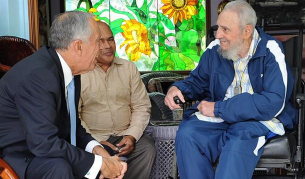 Ex-presidente cubando Fidel castro criticou o embargo econômico norte-americano ao classificar a medida que trava a economia de Cuba como "brutal" e "desumana"; declaração acontece um dia após os EUA se absterem pela primeira vez de votar na ONU uma resolução que pede o fim do embargo; presidente de Portugal, Marcelo Rebelo de Sousa, também condenou a medida ao dizer que a ação é "rechaçada universalmente"