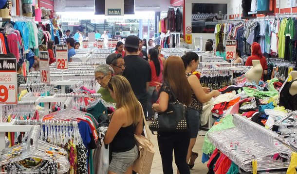 Índice de Confiança do Empresário do Comércio (Icec), medido pela Confederação Nacional do Comércio de Bens, Serviços e Turismo (CNC), alcançou a marca de 81,5 pontos em setembro;  com o resultado, esta é 11ª queda mensal do Icec em um ano; resultado de setembro confirma 2015 como o pior ano do varejo desde 2003, segundo a CNC