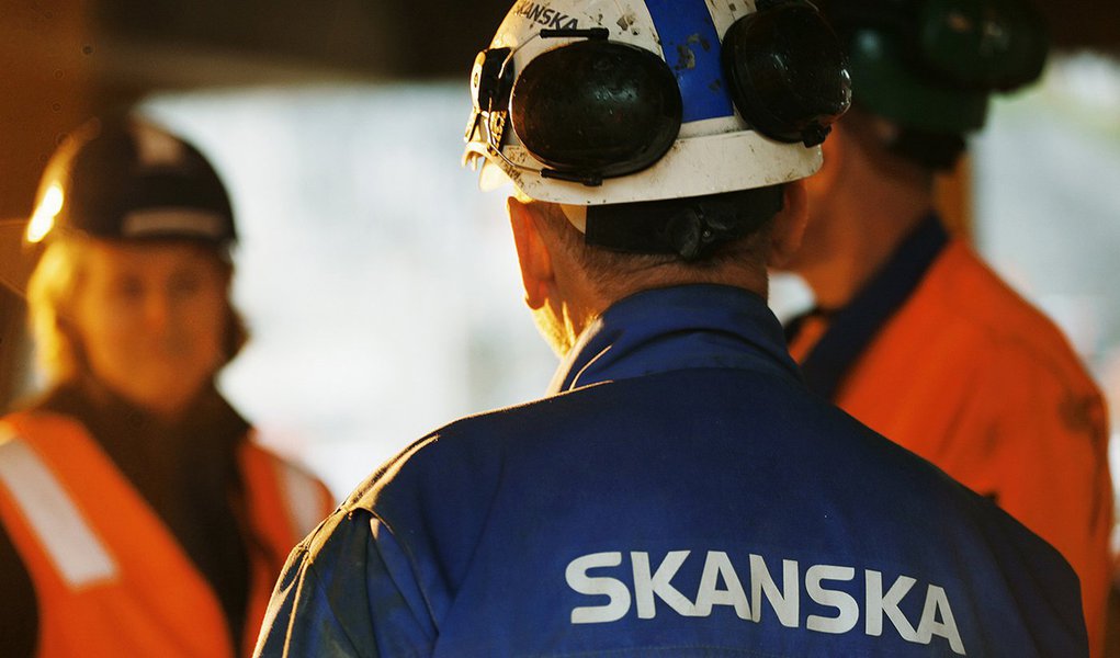 Ministério da Transparência, Fiscalização e Controle declarou inidônea para contratar com a Administração Pública a empresa sueca Skanska Brasil Ltda.; com a decisão, a construtora fica proibida de assinar novos contratos com a Administração Pública por, pelo menos, dois anos; esta é a segunda penalidade aplicada a uma das empresas investigadas pela Operação Lava Jato; a primeira foi tomada em abril deste ano, quando a antiga Controladoria-Geral da União (CGU), hoje Ministério da Transparência, declarou a Mendes Júnior inidônea