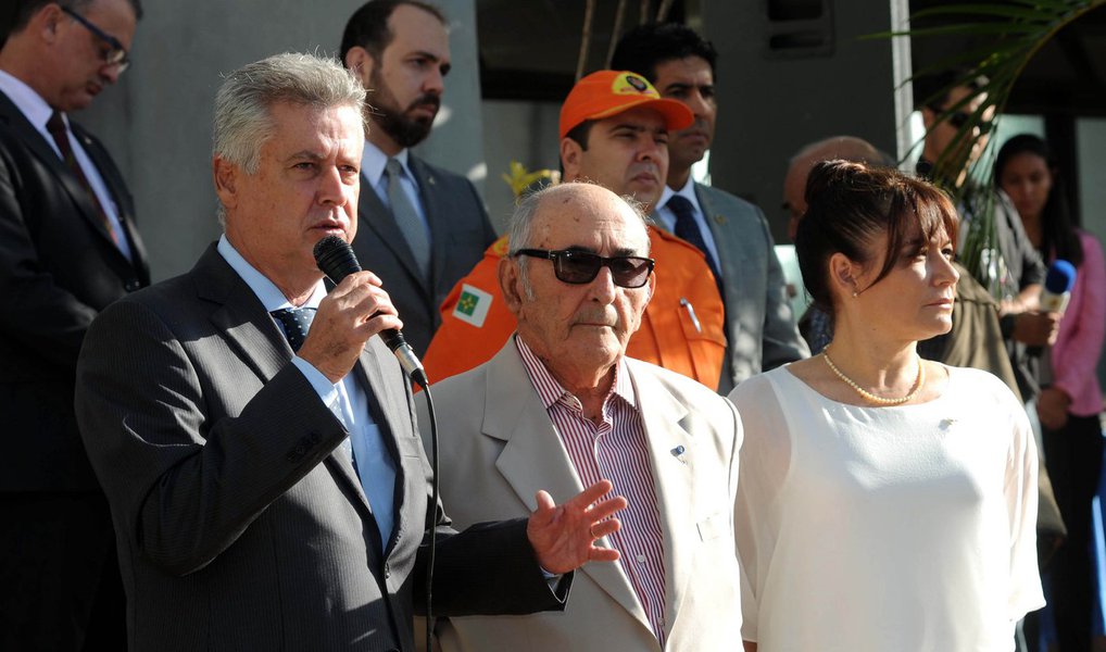 O governador Rodrigo Rollemberg participou do 1º Ato Cívico de Segurança Pública com Cidadania e destacou a redução dos índices de criminalidade em Brasília ao longo de 2015; governo local já havia divulgado um balanço apontando que número de homicídios registrado no Distrito Federal em 2015 foi o menor dos últimos 22 anos; se comparado com 2014, o índice caiu de 693 para 614, uma queda de de 11,4%; "Apesar de números favoráveis, ainda temos muitos desafios", afirmou