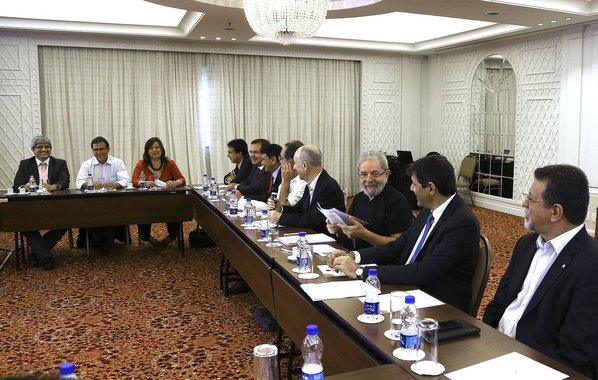 A decisão de lançar um projeto de medidas do partido surgiu de uma reunião do ex-presidente Luiz Inácio Lula da Silva com o conselho político da presidência da sigla