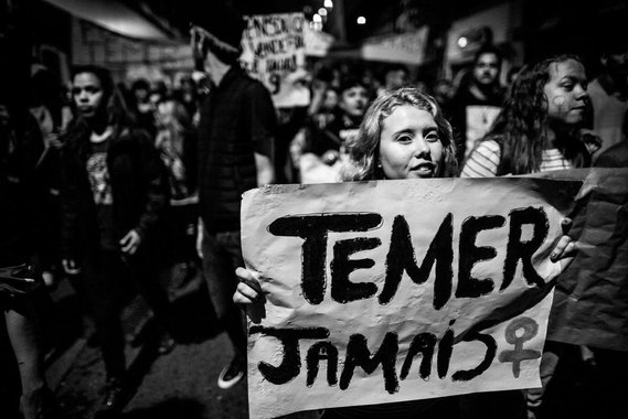 Além de aplicar um golpe parlamentar no país, o presidente intruso Michel Temer tentou aplicar um golpe também na matemática. Os quarenta baderneiros de Temer se multiplicaram milagrosamente e alimentaram o sentimento de indignação que toma conta da maioria da população