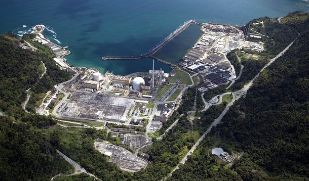 A usina nuclear Angra 1 será desconectada do Sistema Interligado Nacional (SIN) à zero hora deste sábado (18), para ser reabastecida; o procedimento, considerado uma parada programada, deve interromper a produção da unidade por 37 dias; esse tipo de parada para reabastecimento ocorre anualmente e, neste ano, foi programado levando em conta os Jogos Olímpicos e Paralímpícos do Rio; as competições acontecem entre agosto e setembro, quando Angra 1 já terá retomado a produção de energia elétrica