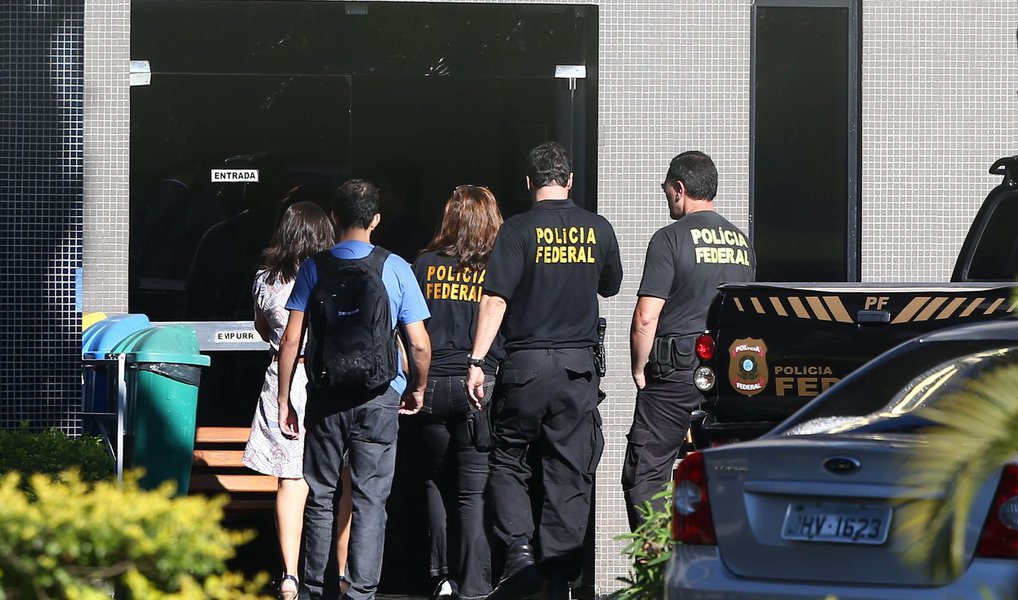 O Conselho Superior do Ministério Público Federal decidiu, por unanimidade, criar uma nova força-tarefa da operação Lava Jato; o novo grupo ficará no Rio de Janeiro, sob a coordenação do procurador José Augusto Vagos; a nova força-tarefa vai cuidar de assuntos como a propina para o Maracanã e Arco Metropolitano, revelada pelos executivos da Andrade Gutierrez