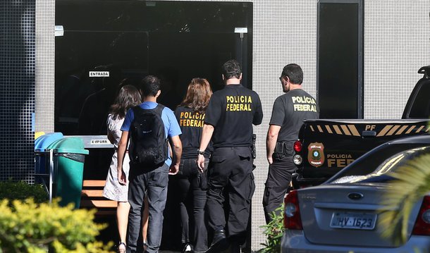 O Conselho Superior do Ministério Público Federal decidiu, por unanimidade, criar uma nova força-tarefa da operação Lava Jato; o novo grupo ficará no Rio de Janeiro, sob a coordenação do procurador José Augusto Vagos; a nova força-tarefa vai cuidar de assuntos como a propina para o Maracanã e Arco Metropolitano, revelada pelos executivos da Andrade Gutierrez