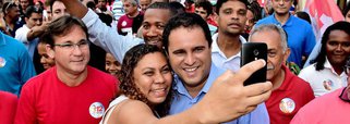 Uma nova pesquisa de intenção de votos do Instituto Data M sobre a disputa em segundo turno em São Luís, confirma a liderança do candidato à reeleição pelo PDT, Edivaldo Holanda Junior, com 12,1 pontos à frente do candidato do PMN, Eduardo Braide; na pesquisa estimulada, Edivaldo está com 54,7% de intenções de voto e Eduardo Braide com 42,6%; considerando apenas os votos válidos, quando não são contabilizados brancos, nulos e indecisos, Edivaldo mantém a ampla vantagem e registra 56,2% das intenções de voto contra 43,8% de Eduardo Braide