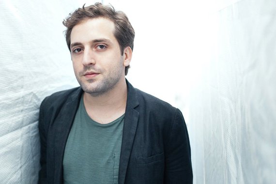 "A entrevista que Duvivier concedeu a uma emissora portuguesa em Lisboa é uma das mais luminosas análises da cena política contemporânea nacional. A frase chave é esta: os caras querem tirar Dilma para poderem continuar a roubar", diz Paulo Nogueira, editor do DCM; "Duvivier usou, com graça irreverente, uma sentença que todos deveríamos ter em mente. Limpar a corrupção com os pseudocampeões da moralidade que estão aí é como 'limpar o chão com bosta'”