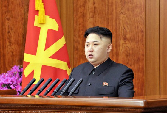 A Coreia do Norte prometeu responder com um ataque nuclear as provocações dos Estados Unidos, a quem acusa de tentar invadir o território nacional, informou neste domingo a Agência Telegráfica Central da Coreia; "A tentativa dos Estados Unidos de invadir a Coreia do Norte se torna cada vez mais irracional", diz um comunicado da agência estatal norte-coreana