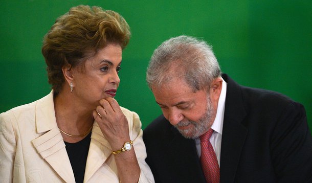 O Tribunal de Contas da União (TCU) determinou ao Palácio do Planalto que os presentes recebidos pelos presidentes da República sejam incorporados ao patrimônio da União desde a edição de um decreto de 2002; o texto regulamentou os critérios de preservação de acervos privados da Presidência da República e, de acordo com o TCU, foi interpretado equivocadamente; a determinação do órgão foi encaminhada à Secretaria de Administração da Presidência da República e ao Gabinete Pessoal do presidente Michel Temer e vale para todos os documentos e presentes recebidos pelos presidentes anteriores que não sejam de natureza "personalíssima"