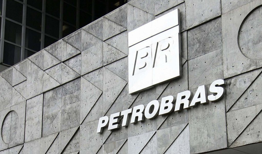 “A empresa está aberta à negociação e a discutir as reivindicações dos representantes dos empregados. O agendamento de novas reuniões esta semana e a retomada do diálogo reforçam os esforços na busca por entendimentos para o fechamento do Acordo Coletivo de Trabalho 2015”, diz a nota, divulgada ontem