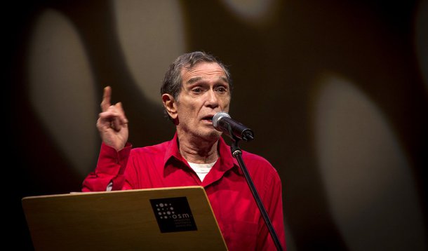 Músico e escritor disse acreditar que toda a discussão em torno de um afastamento da presidenta não passa de um “aprendizado” : “Eu acho que a democracia está firme no Brasil, os direitos humanos são respeitados e isso tudo que está havendo são aulas didáticas para todo mundo aprender o que é a jurisprudência. Sou contra. Não tem base para impeachment. Mas essa discussão toda faz parte da democracia”