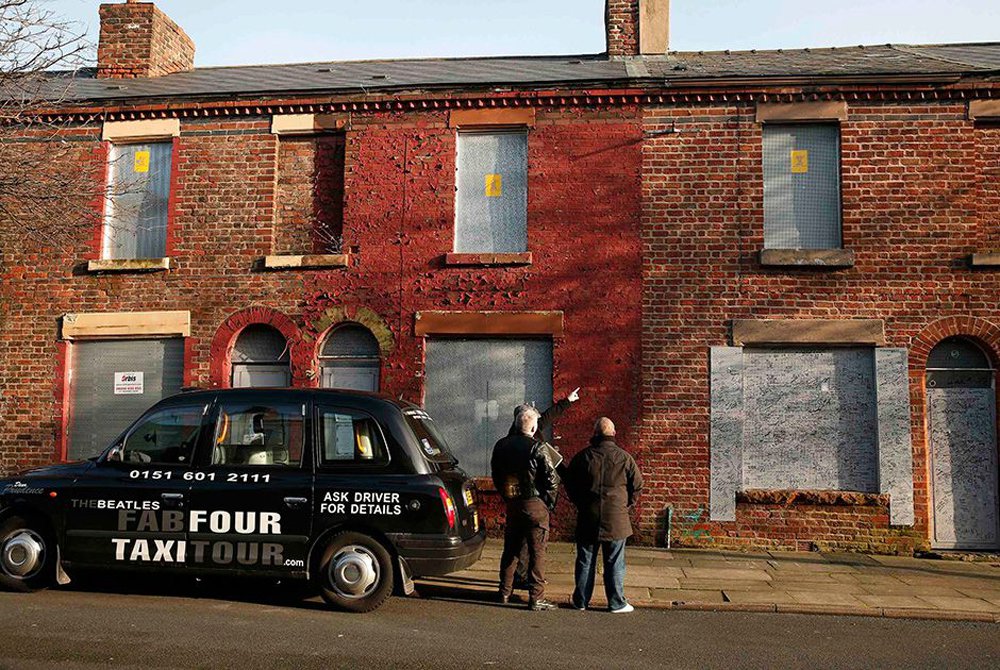 A londrina Jackie Holmes, uma fã dos Beatles, que já é dona de duas propriedades ligadas à banda, comprou um pequeno sobrado na cidade inglesa de Liverpool onde o baterista do grupo, Ringo Starr, cresceu