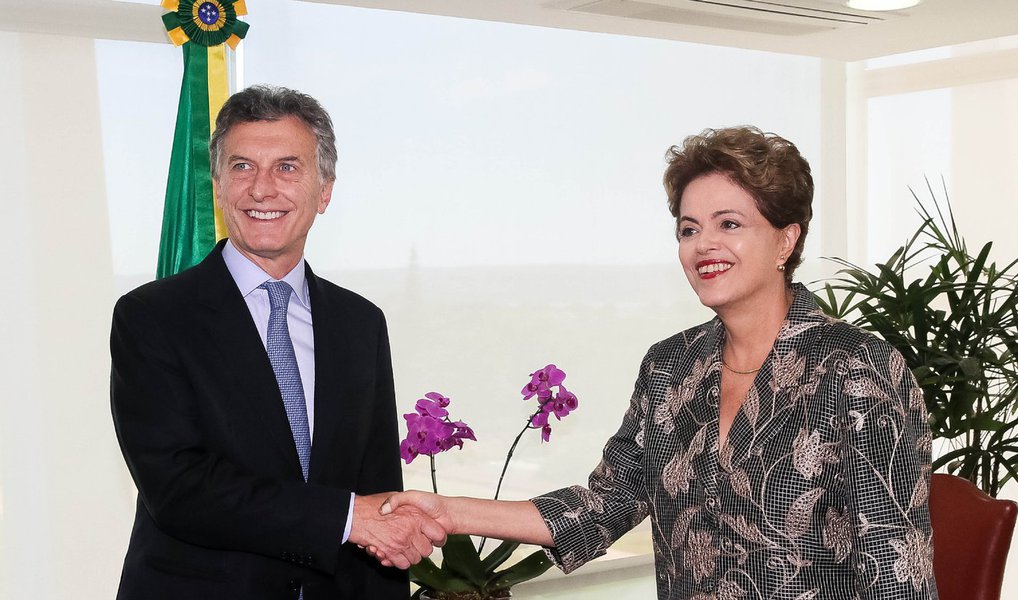 A presidente Dilma Rousseff convidou o presidente da Argentina, Mauricio Macri, a visitar novamente o Brasil, dessa vez como chefe de Estado; o convite foi oficializado por meio do ministro das Relações Exteriores, Mauro Vieira, durante encontro com a chanceler argentina Susana Malcorra