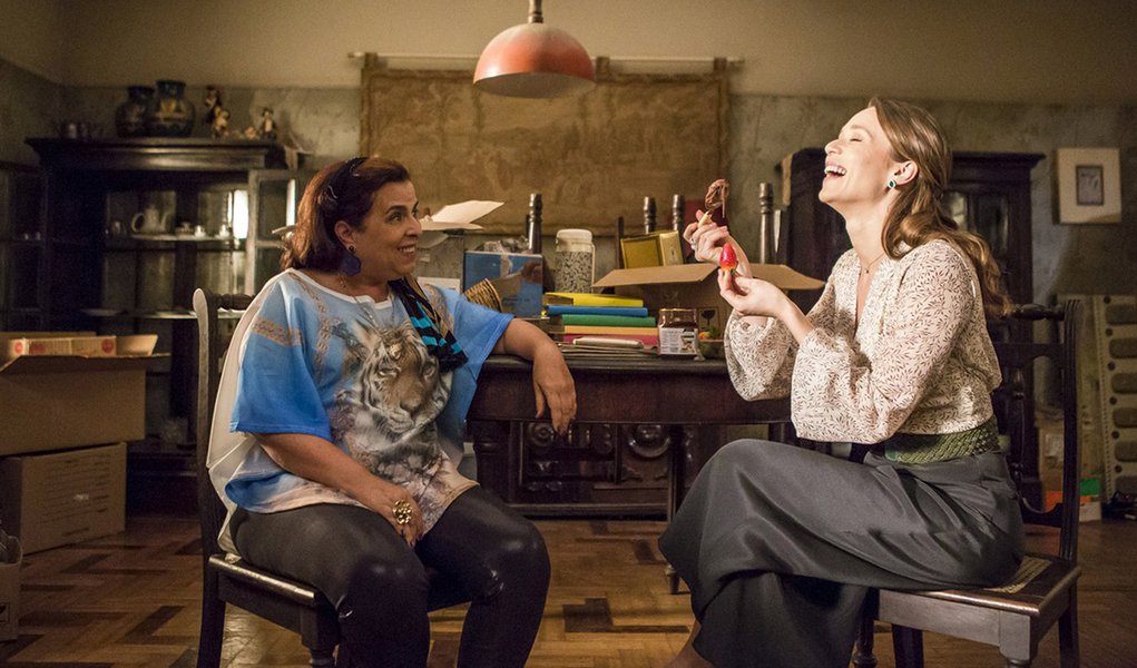 Atual contexto político brasileiro serve de inspiração para o filme "Uma Loucura de Mulher", em que uma eleição para o Senado em Brasília é atravessada pela crise de um casamento, apesar da política como pano de fundo, filme estrelado por Mariana Ximenes e Bruno Garcia, é uma comédia romântica onde o objetivo não é certamente levar a uma reflexão de porque o Brasil chegou onde chegou e sim fazer rir