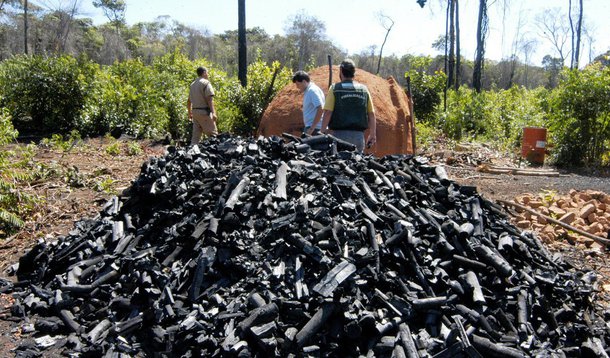 O Ministério do Trabalho e Previdência Social divulgou um balanço apontando que o Maranhão foi o segundo estado com o maior número de resgates de trabalhadores vítimas de trabalho escravo; foram 107 em 2015, o que representa 11% do número de resgatados no País; o estado de Minas Gerais liderou o  ranking, com 432 vítimas (43%); mais de mil trabalhadores foram flagrados em condições análogas à escravidão no Brasil em 2015, por meio de 140 operações realizadas pelo Grupo Especial de Fiscalização Móvel para combater o trabalho escravo no País