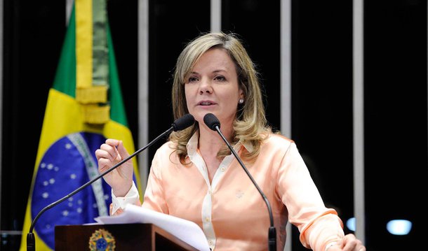 A senadora Gleisi Hoffmann (PT) criticou em pronunciamento nesta quinta (17) os colegas senadores que defendem que um Juiz de primeira instância teria mais competência para realizar um julgamento que os ministros do Supremo Tribunal Federal; “É preocupante quando vemos manifestações de colegas parlamentares alegando que um juízo singular, um juízo de exceção tem mais competência para fazer um julgamento no nosso país do que uma corte suprema, que tem seus ministros sabatinados por esta Casa por longas horas para que sejam nomeados", disse