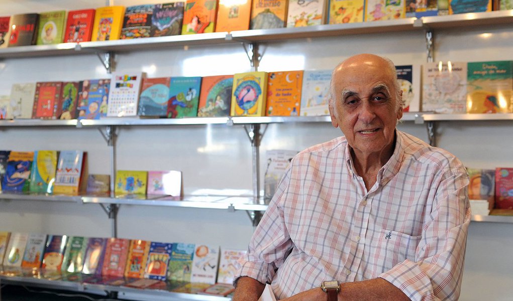 “O brasileiro talvez não seja mais corrupto do que o americano, o francês ou o argentino, mas é, ou era, o que mais tinha a sensação de que nada acontecia aos poderosos que assaltavam os cofres públicos”, afirma o colunista Zuenir Ventura; segundo ele, isso leva a ‘Lava Jato a adquirir ainda mais importância por ter exposto ao público de forma inédita as tenebrosas transações entre servidores, políticos e empresários’