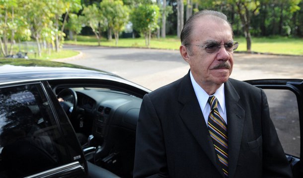 O inquérito conta a ex-governadora Roseana Sarney (PMDB), por desvios na Secretaria da Fazenda, desagradou ao ex-presidente José Sarney; na coluna que publica em um jornal de sua propriedade, ele classificou a ação como “perseguição e ódio”; nas redes sociais, o governador Flávio Dino (PCdoB) rebateu: “especialistas em ódio e perseguição são aqueles que maltrataram o líder camponês Manoel da Conceição, entre tantos outros”
