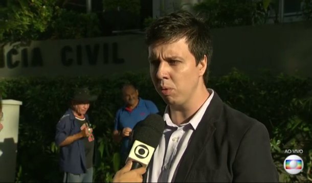 O diretor da coligação dos Policiais Civis, Renan Mello, afirmou que a mudança na chefia de Polícia Civil e de Segurança Pública no estado são um reflexo da crise do estado e da falta de recursos para a estrutura da polícia; "Essa mudança da cúpula de Segurança Pública do Rio é um reflexo do desaparelhamento da política de segurança pública, da desestrutura da política de segurança pública, que já vem com uma constância há muito tempo", disse ele 