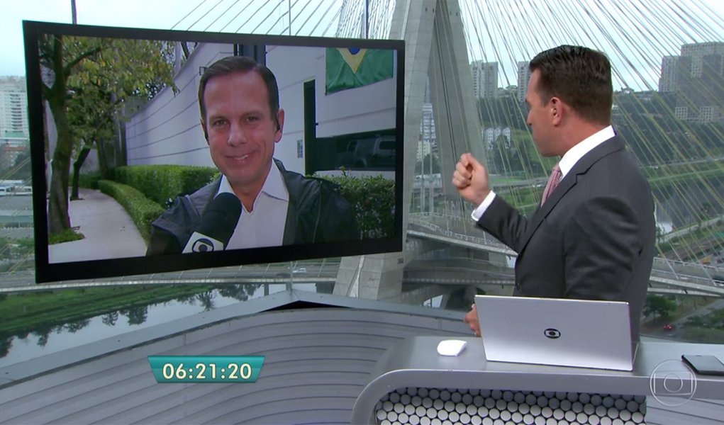 "Quero aqui assumir um compromisso: todos os nossos colaboradores, secretários, e aqueles que vão ter funções diretivas na Prefeitura de São Paulo, serão obrigados a assistir o 'Bom Dia São Paulo' todo dia, como eu já faço há muitos anos", disse o prefeito eleito, João Doria, em entrevista ao jornalista Rodrigo Bocardi, que apresenta o noticiário matinal da emissora