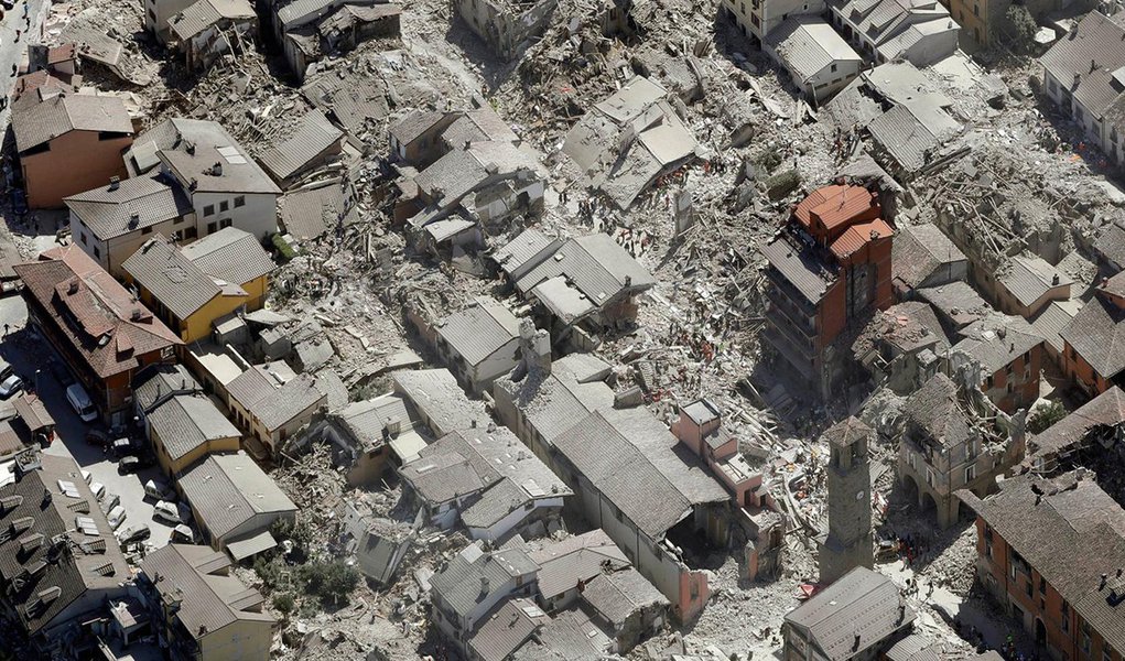 Das vítimas fatais do terremoto devastador que ocorreu nesta manhã no centro da Itália, 106 morreram em Accumoli e Amatrice e 53 em Arquata