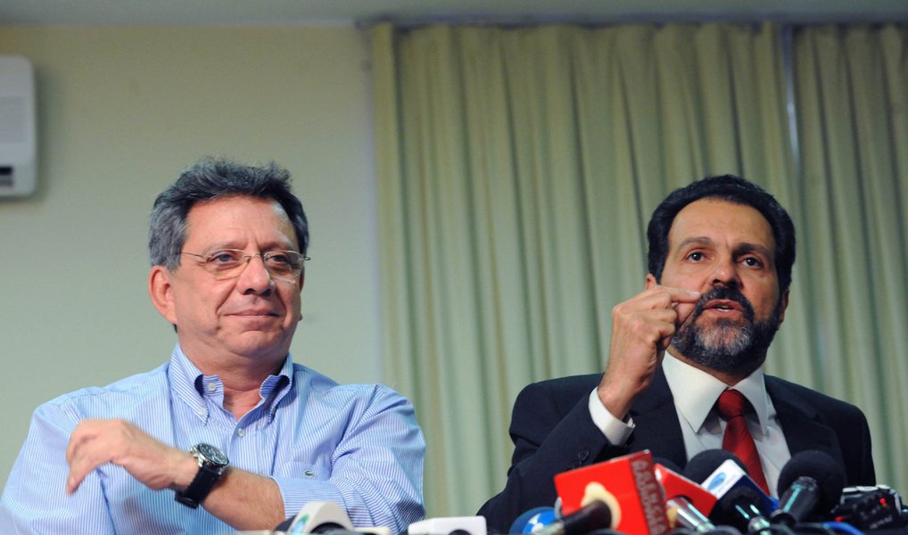 Ex-governador do Distrito Federal e o ex-vice, Agnelo Queiroz e Tadeu Filippelli, afirmaram hoje (29), por meio de nota, que estão seguros de que não cometeram irregulares que justificassem a decisão do TRE-DF que considerou os dois políticos inelegíveis por oito anos, além de multa de R$ 30 mil por abuso de poder político; "Serão interpostos os recursos admitidos na legislação, de forma que a decisão do tribunal possa ser apreciada e reformada", dizem os políticos em nota