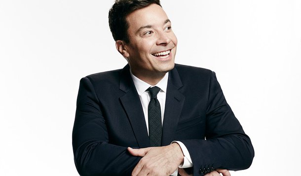 O comediante Jimmy Fallon, apresentador do "The Tonight Show", da emissora norte-americana NBC, vai apresentar a cerimônia do Globo de Ouro pela primeira vez em janeiro de 2017, anunciaram os organizadores do evento; Fallon, de 41 anos, sucederá o comediante britânico Ricky Gervais, que no início deste ano apresentou a cerimônia pela quarta vez; o evento premia o melhor do cinema e da TV; as comediantes Tina Fey e Amy Poehler apresentaram o evento entre 2013 e 2015