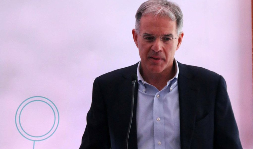 Novo presidente da estatal, Pedro Parente escolhe como seu assessor sênior Nelson Silva, que por cinco anos comandou a British Gas Brasil e foi diretor da Vale, presidente da divisão de alumínio da BHP em Londres e da ALL em Buenos Aires e diretor-geral da Embraer Europa; ele será responsável pela coordenação da revisão estratégica, além de ajudar na avaliação e redesenho dos sistemas de gestão