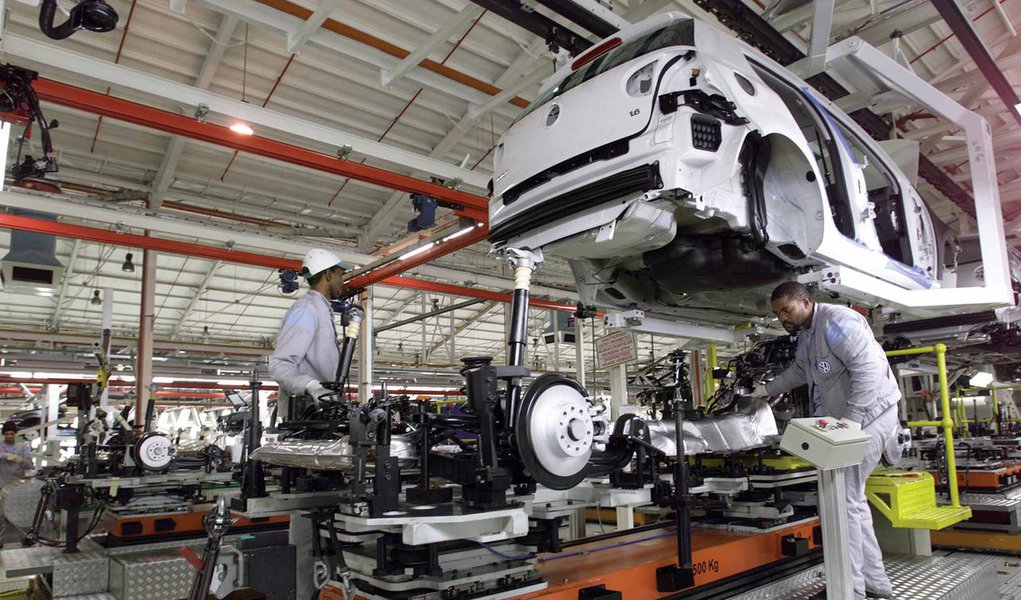 O novo responsável da marca Volkswagen, Herbert Diess, também comprometeu-se a instalar nas fábricas de motores diesel a nova tecnologia SCR e AdBlue, na Europa e na América do Norte, "o mais rapidamente"; medida permite eliminar grande parte das partículas poluentes dos motores a diesel, sendo obrigatório desde início de setembro em todas a marcas em circulação na Europa