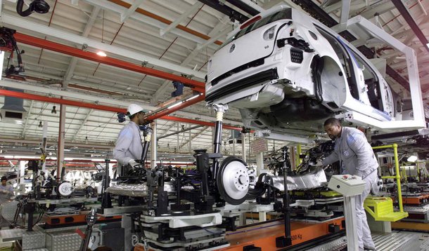 O novo responsável da marca Volkswagen, Herbert Diess, também comprometeu-se a instalar nas fábricas de motores diesel a nova tecnologia SCR e AdBlue, na Europa e na América do Norte, "o mais rapidamente"; medida permite eliminar grande parte das partículas poluentes dos motores a diesel, sendo obrigatório desde início de setembro em todas a marcas em circulação na Europa