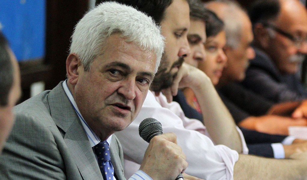 O reitor Ruy da Uerj, Garcia Marques, informou que a dívida da universidade ultrapassou R$ 150 milhões e, com exceção do Hospital Universitário Pedro Ernesto (HUPE), não houve em 2016 liberação de verba específica para pagamento de compromissos financeiros com empresas prestadoras de serviços terceirizados; ele teve uma reunião com representantes do DCE e do comando de greve estudantil; o governo do estado disse que, até 14 de junho, a universidade recebeu R$ 79,1 milhões para custeio e, no período, recebeu repasses de R$ 273,5 milhões para pagamento de pessoal da instituição