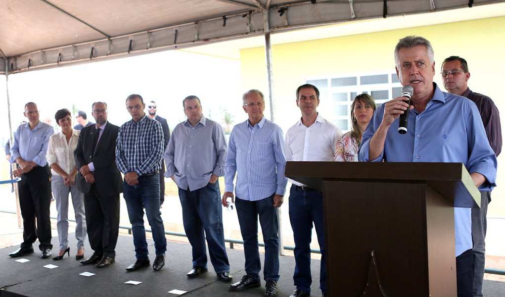 O governador do Distrito Federal Rodrigo Rollemberg aproveitou para acompanhar a situação de diversas obras em Samambaia; antes de vistoriar intervenções em andamento, ele inaugurou a sede do Centro de Referência Especializado de Assistência Social (Creas) de Samambaia, na QN 419, Área Especial 1; o investimento para a construção do prédio foi de R$ 1 milhão
