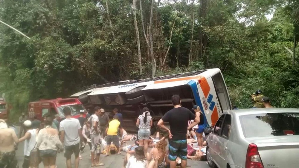 Instituto Médico Legal (IML) de Angra dos Reis liberou os 15 corpos das vítimas do acidente de ônibus ocorrido no último domingo (6), em Paraty, no litoral sul do Estado; testemunhas e vítimas, dentre as quais os mais de 60 feridos no acidente, estão sendo ouvidas pela Delegacia de Paraty (167ª DP); promotor Alexandre Veras, da 2ª Promotoria de Justiça de Tutela Coletiva do Núcleo de Angra dos Reis, disse que poderá ingressar com uma ação civil pública por improbidade administrativa contra os gestores municipais de Paraty, dependendo do resultado das investigações